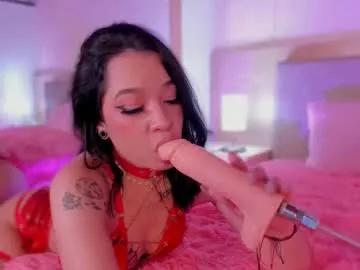 Try our girls live displays and explore the company of endless strippers, with beautiful physiques, vibrating toys and more.