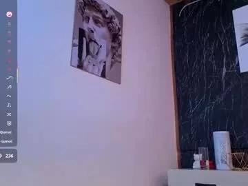 Try our girls live displays and explore the company of endless strippers, with beautiful physiques, vibrating toys and more.