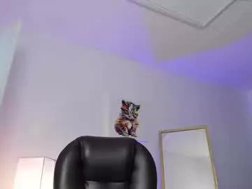 Try our girls live displays and explore the company of endless strippers, with beautiful physiques, vibrating toys and more.