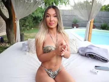 Try our girls live displays and explore the company of endless strippers, with beautiful physiques, vibrating toys and more.