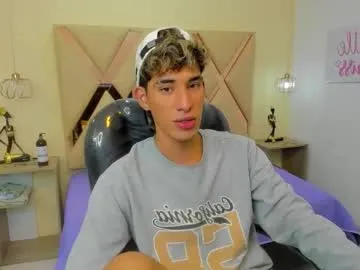 ferphoenix_ — GOAL: Full Naked [98 tokens remaining] Welcome to my room! #feet #skinny #twink #lovense #new