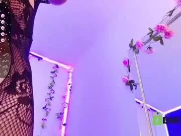Try our girls live displays and explore the company of endless strippers, with beautiful physiques, vibrating toys and more.