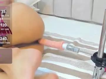 Try our girls live displays and explore the company of endless strippers, with beautiful physiques, vibrating toys and more.