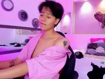 Try our girls live displays and explore the company of endless strippers, with beautiful physiques, vibrating toys and more.