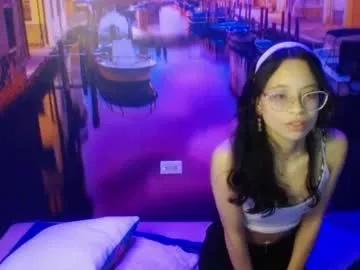 Try our girls live displays and explore the company of endless strippers, with beautiful physiques, vibrating toys and more.