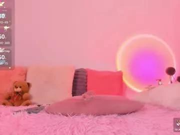 Try our girls live displays and explore the company of endless strippers, with beautiful physiques, vibrating toys and more.