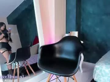 Try our girls live displays and explore the company of endless strippers, with beautiful physiques, vibrating toys and more.