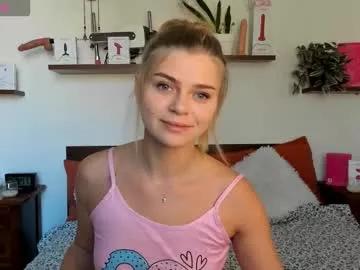 Try our girls live displays and explore the company of endless strippers, with beautiful physiques, vibrating toys and more.