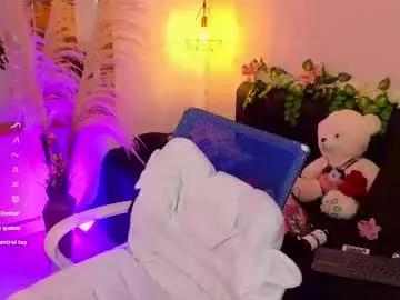 Try our girls live displays and explore the company of endless strippers, with beautiful physiques, vibrating toys and more.