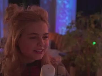 Try our girls live displays and explore the company of endless strippers, with beautiful physiques, vibrating toys and more.