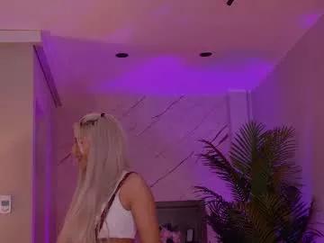 Try our girls live displays and explore the company of endless strippers, with beautiful physiques, vibrating toys and more.