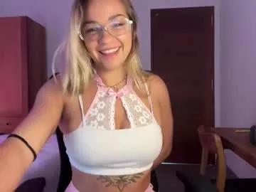 Try our girls live displays and explore the company of endless strippers, with beautiful physiques, vibrating toys and more.