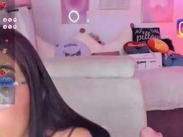 Try our girls live displays and explore the company of endless strippers, with beautiful physiques, vibrating toys and more.