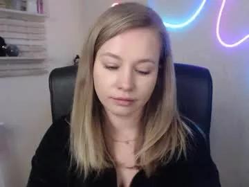holly_bb95 from Chaturbate