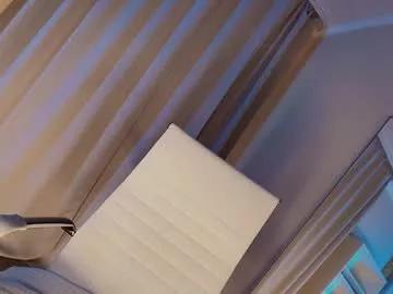 hollyextra from Chaturbate