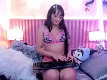 Try our girls live displays and explore the company of endless strippers, with beautiful physiques, vibrating toys and more.