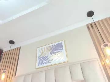 Try our girls live displays and explore the company of endless strippers, with beautiful physiques, vibrating toys and more.