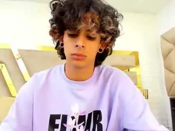 Try our girls live displays and explore the company of endless strippers, with beautiful physiques, vibrating toys and more.