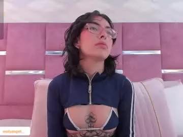 Try our girls live displays and explore the company of endless strippers, with beautiful physiques, vibrating toys and more.