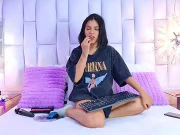 Try our girls live displays and explore the company of endless strippers, with beautiful physiques, vibrating toys and more.