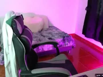 Try our girls live displays and explore the company of endless strippers, with beautiful physiques, vibrating toys and more.