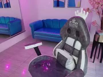 Try our girls live displays and explore the company of endless strippers, with beautiful physiques, vibrating toys and more.
