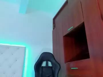 Try our girls live displays and explore the company of endless strippers, with beautiful physiques, vibrating toys and more.