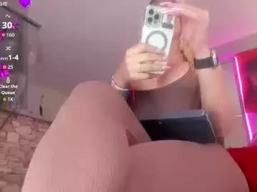 Try our girls live displays and explore the company of endless strippers, with beautiful physiques, vibrating toys and more.