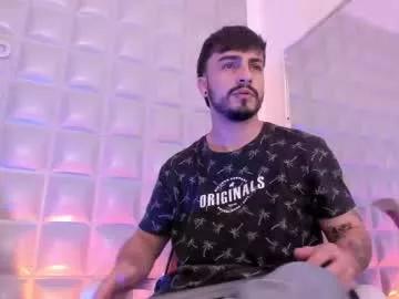 Try our girls live displays and explore the company of endless strippers, with beautiful physiques, vibrating toys and more.