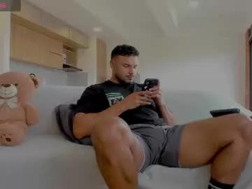 Try our girls live displays and explore the company of endless strippers, with beautiful physiques, vibrating toys and more.