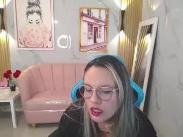 Try our girls live displays and explore the company of endless strippers, with beautiful physiques, vibrating toys and more.