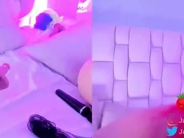 Try our girls live displays and explore the company of endless strippers, with beautiful physiques, vibrating toys and more.