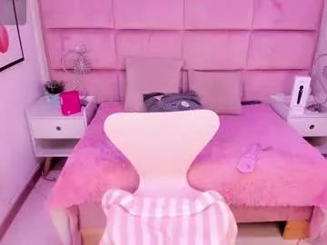 Try our girls live displays and explore the company of endless strippers, with beautiful physiques, vibrating toys and more.