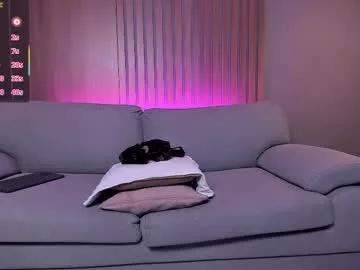 Try our girls live displays and explore the company of endless strippers, with beautiful physiques, vibrating toys and more.