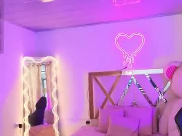 Try our girls live displays and explore the company of endless strippers, with beautiful physiques, vibrating toys and more.