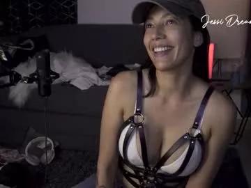 Try our girls live displays and explore the company of endless strippers, with beautiful physiques, vibrating toys and more.