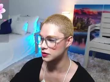 Try our girls live displays and explore the company of endless strippers, with beautiful physiques, vibrating toys and more.