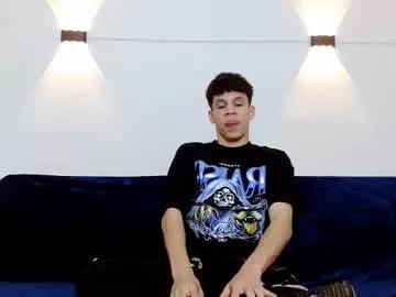 Try our girls live displays and explore the company of endless strippers, with beautiful physiques, vibrating toys and more.