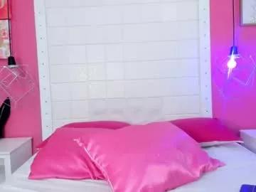 Try our girls live displays and explore the company of endless strippers, with beautiful physiques, vibrating toys and more.