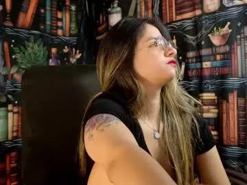 Try our girls live displays and explore the company of endless strippers, with beautiful physiques, vibrating toys and more.