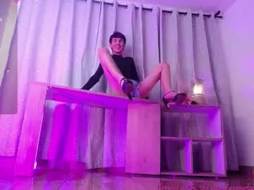 Try our girls live displays and explore the company of endless strippers, with beautiful physiques, vibrating toys and more.