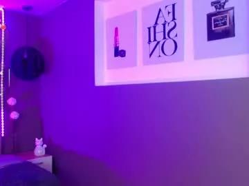 Try our girls live displays and explore the company of endless strippers, with beautiful physiques, vibrating toys and more.