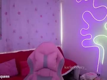 Try our girls live displays and explore the company of endless strippers, with beautiful physiques, vibrating toys and more.