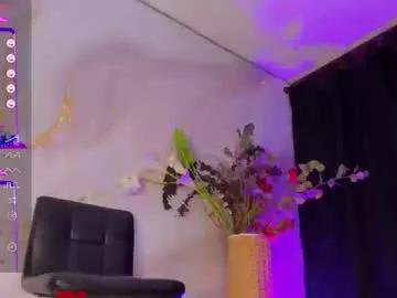 Try our girls live displays and explore the company of endless strippers, with beautiful physiques, vibrating toys and more.