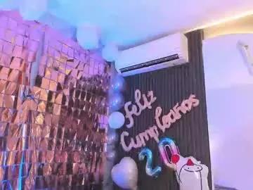 Try our girls live displays and explore the company of endless strippers, with beautiful physiques, vibrating toys and more.