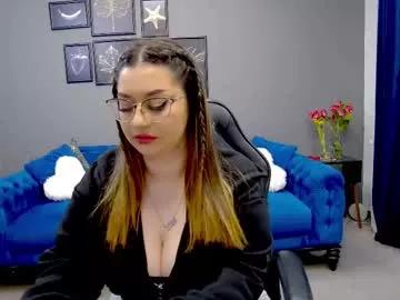 Try our girls live displays and explore the company of endless strippers, with beautiful physiques, vibrating toys and more.
