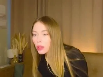 kayceemeckley — GOAL :   doggy pose for u   My name is Anna it`s my first day with dommi :3 #new #18 #cute  #blonde #skinny [75 tokens remaining]