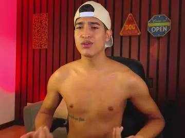 Try our girls live displays and explore the company of endless strippers, with beautiful physiques, vibrating toys and more.