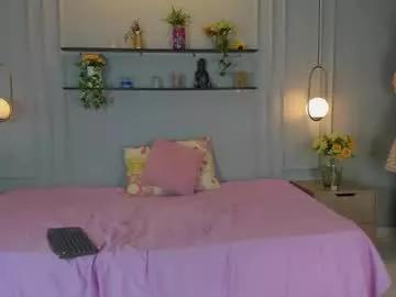 Try our girls live displays and explore the company of endless strippers, with beautiful physiques, vibrating toys and more.