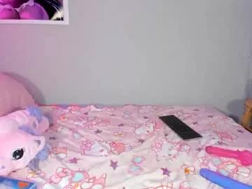 Try our girls live displays and explore the company of endless strippers, with beautiful physiques, vibrating toys and more.